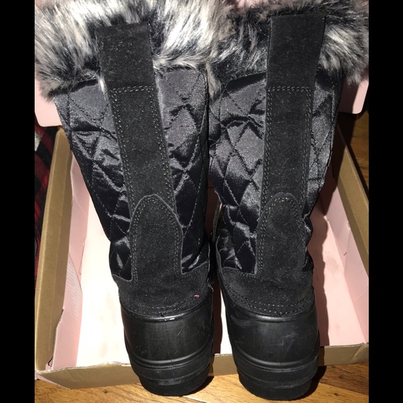 Charlotte Russe Quilted Furry Top Duck Boots - Picture 2 of 15